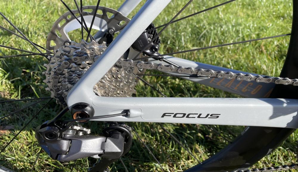 Rakete auf zwei Rädern: das FOCUS IZALCO 9.8 im SPORTaktiv Praxistest