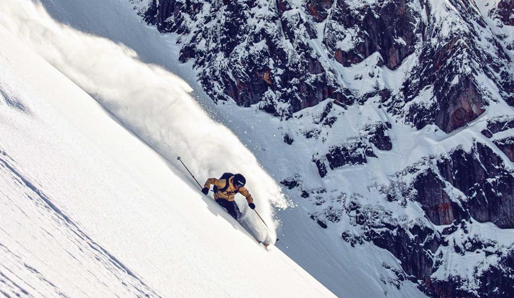 Der Weg ins ­Backcountry: Profi-Tipps für einen gelungenen Einstieg ins Skifahren im freien Gelände