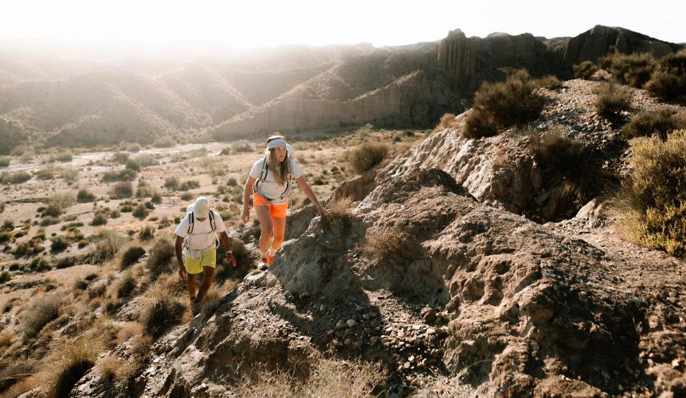 Leichter wandern, weniger schwitzen: neue Light Hiking-Kollektion von Jack Wolfskin für hochsommerliche Temperaturen