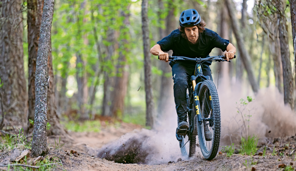 Tour mit Trail: Mountainbikes mit und ohne E-Antrieb – für kleine bis große Touren