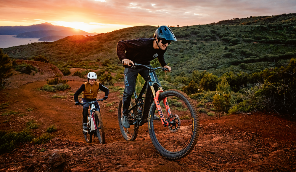Tour mit Trail: Mountainbikes mit und ohne E-Antrieb – für kleine bis große Touren