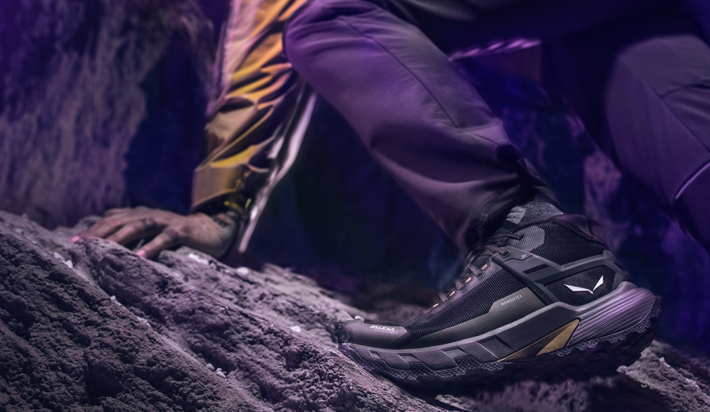 Set The Tone Of Your Night: So gelingt Speed Hiking im Winter
