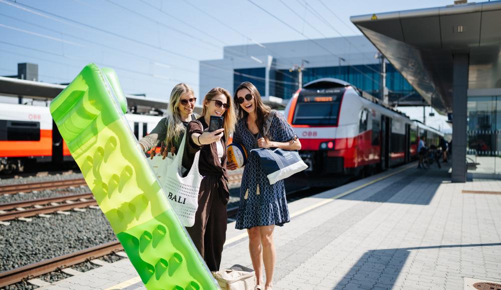 Gratis ins Strandbad mit Bahnticket: Südkärnten startet nachhaltige Sommer-Aktion