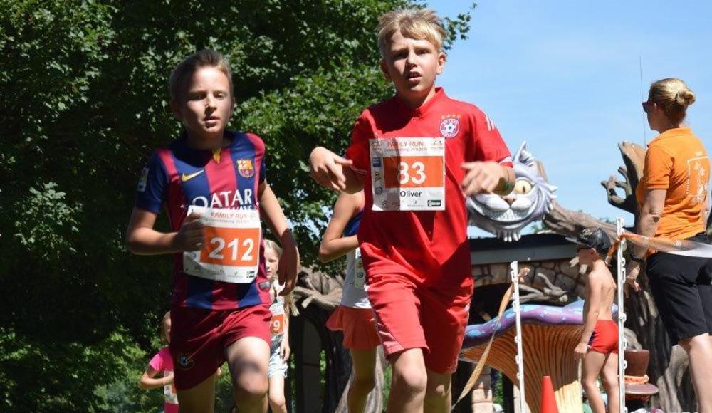 Rutschen, schwimmen, laufen: Das ist der Junior Extreme Triathlon in der Sonnentherme!