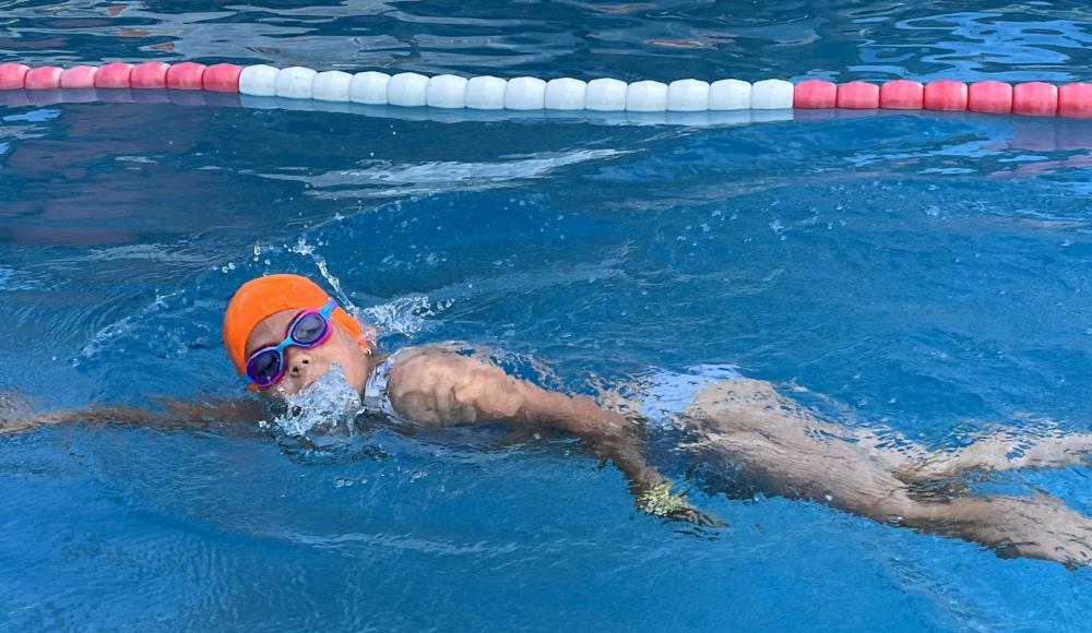 Rutschen, schwimmen, laufen: Das ist der Junior Extreme Triathlon in der Sonnentherme!