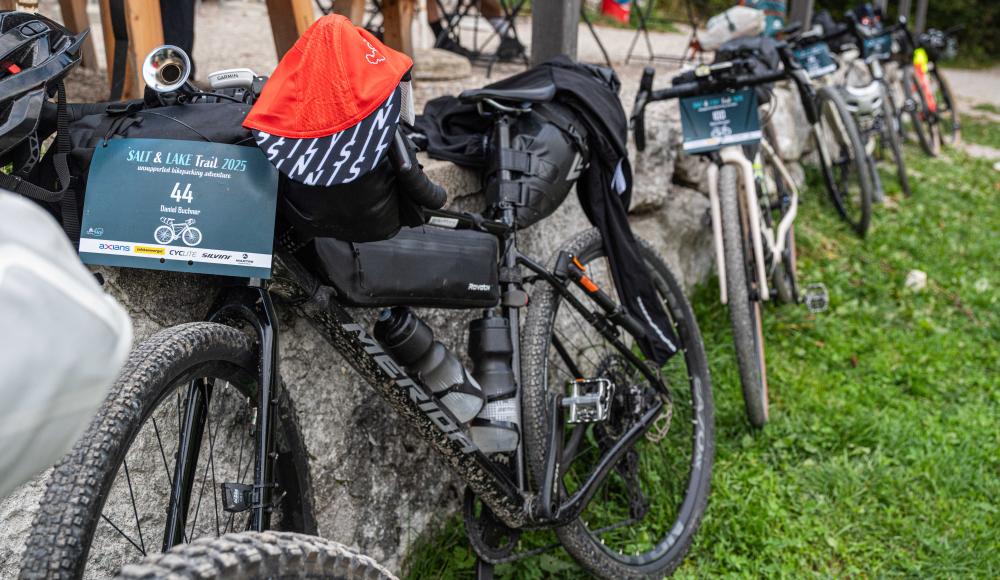 Zwischen Salz, Seen und Schotterstraßen: Warum der SALT & LAKE Trail mehr als nur ein Bikepacking-Event ist