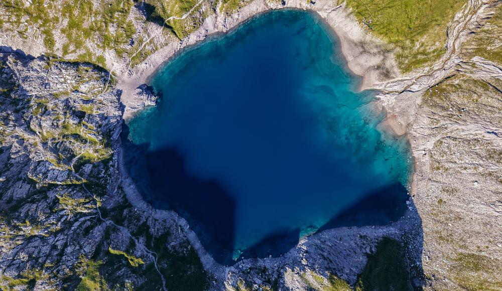 HIER OBEN. Wo Weite, Ruhe und alpine Höhenlagen aufeinandertreffen, wird der Blick auf die Region frei