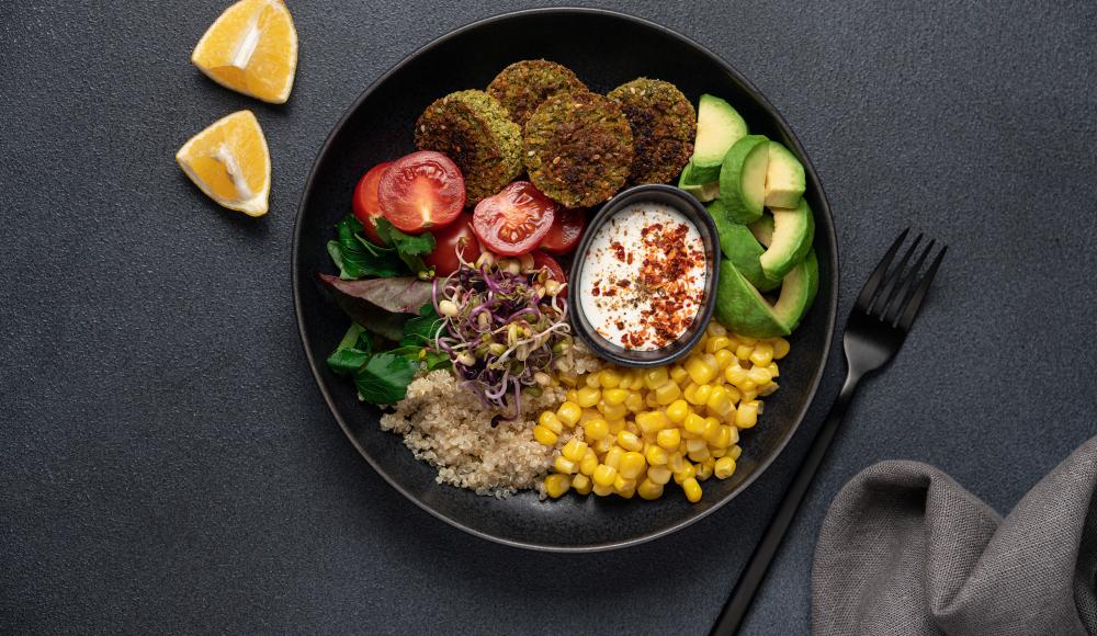 Einfache und köstliche Falafel-Bowl: Proteinreich, sättigend und voller Geschmack
