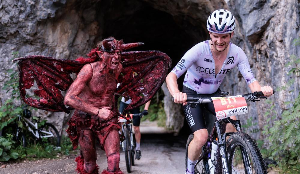 4.200 Biker aus 42 Nationen: Somavilla und Pliem triumphieren bei der Salzkammergut Mountainbike Trophy