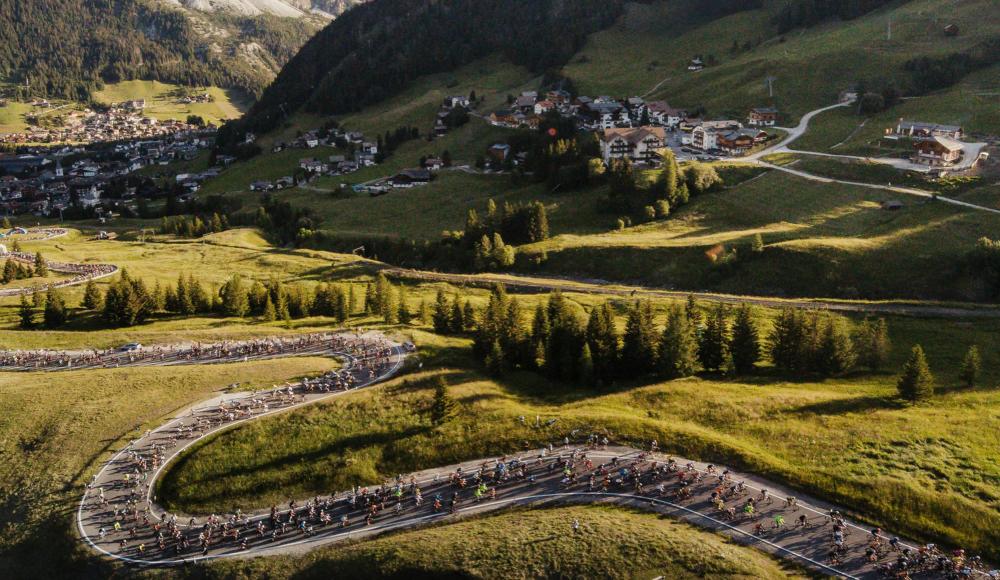 Purer Radsportgenuss in den Dolomiten: SPORTaktiv bei der Maratona dles Dolomites 2026