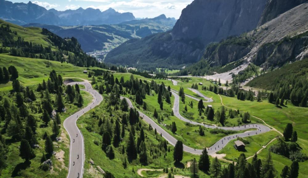 Purer Radsportgenuss in den Dolomiten: SPORTaktiv bei der Maratona dles Dolomites 2026