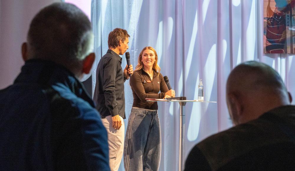 Heimspiel vor dem Heimrennen: Atomic stimmt Redster-Team auf Sölden ein