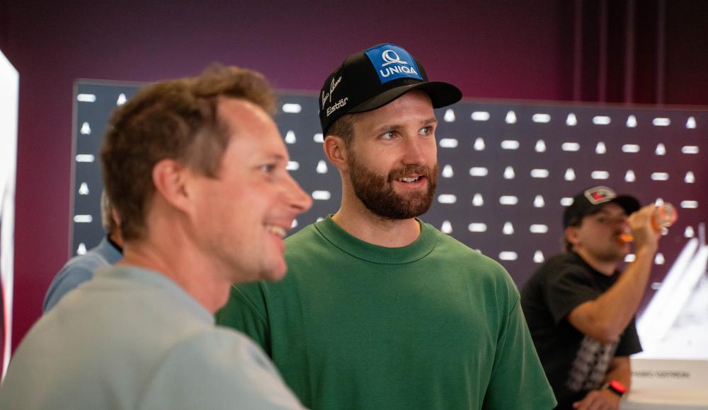 Heimspiel vor dem Heimrennen: Atomic stimmt Redster-Team auf Sölden ein
