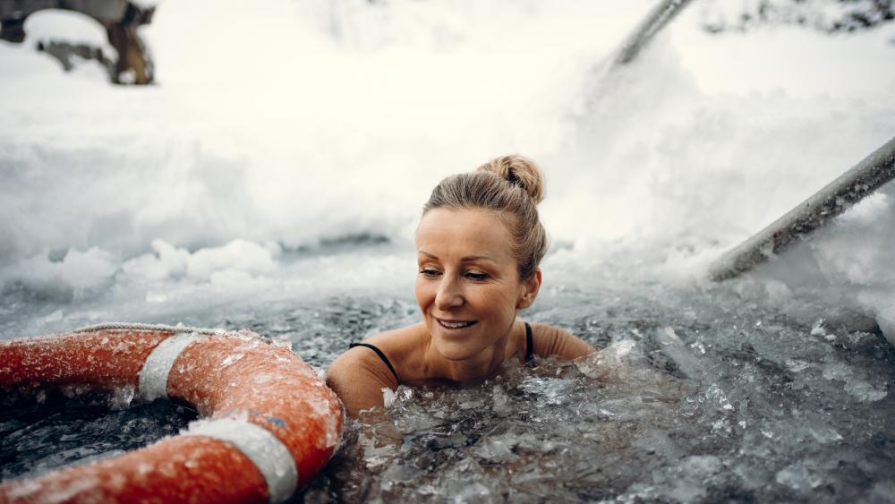 Eisbaden, Kältekammer &amp; Schlaflabor im neuen BLEIB BERG Health Retreat