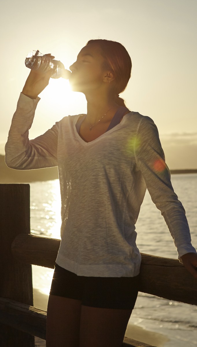 Gerade im Sommer ist richtiges Trinken im Sport ein „heißes“ Thema. / Bild: iStock / pablocalvog