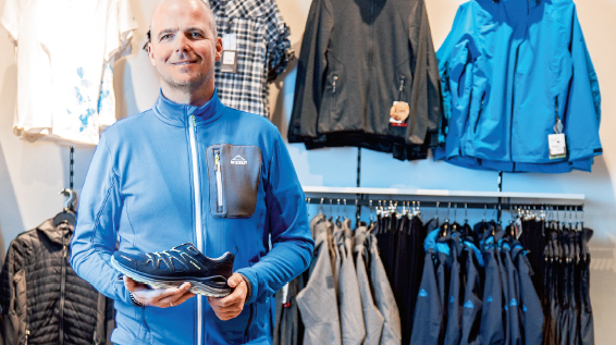 Bernd Fürtbauer, Sortimentsmanager Outdoor bei Intersport Austria / Bild: Thomas Polzer